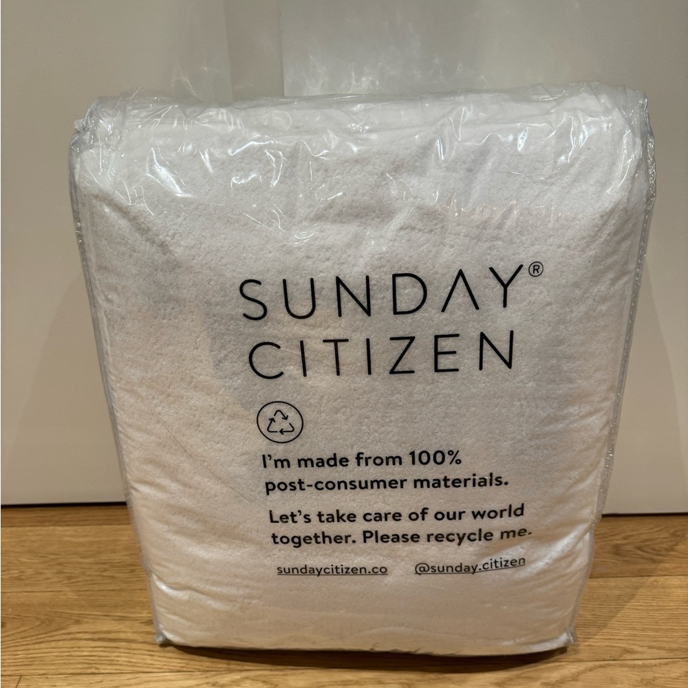 Sunday Citizen King Snug Comforter in Clear White BNWT